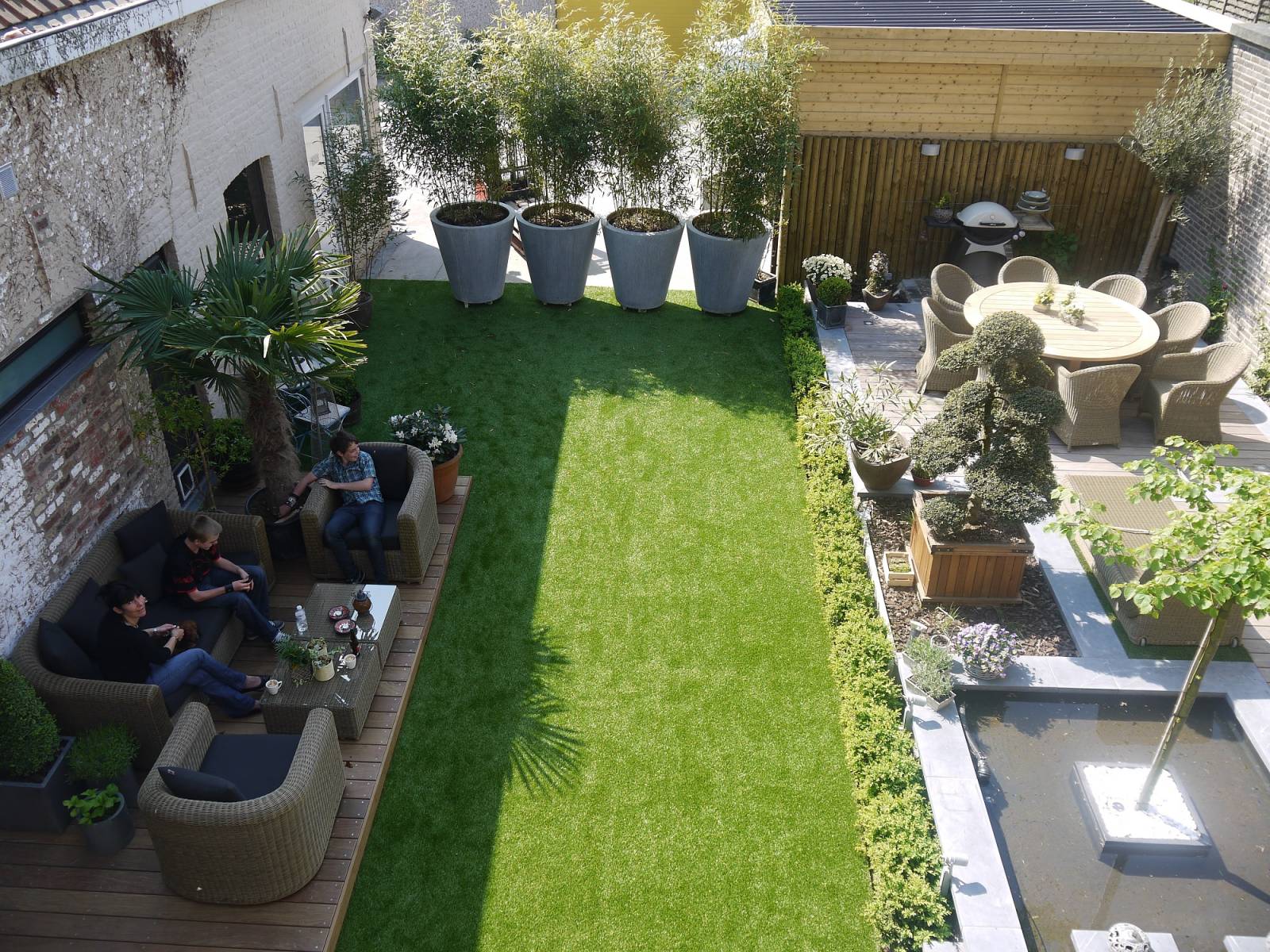 Vijver, tuin en terras te Menen