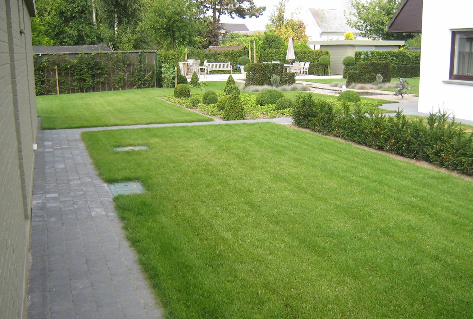 Tuin en terras te Menen