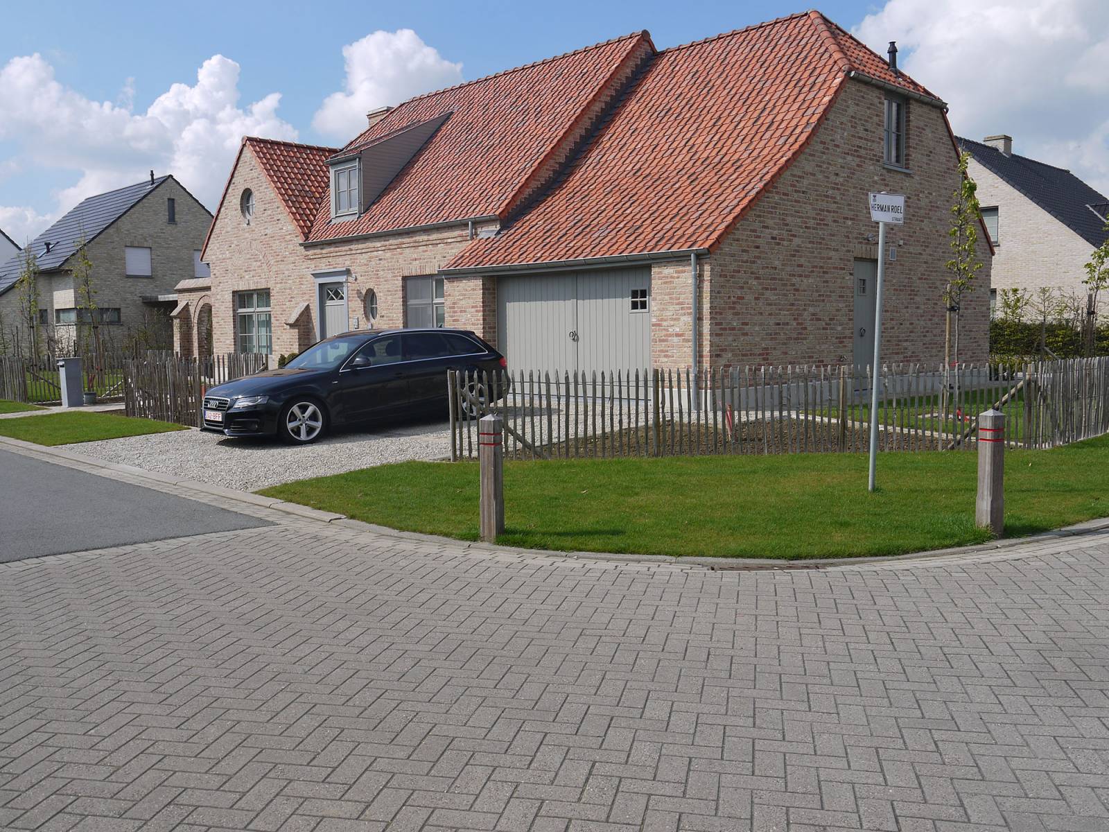 Afsluiting, tuin en terras te Menen